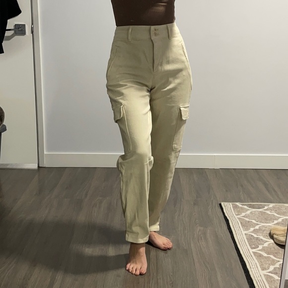 Aritzia modern cargo pants. olive color - Picture 2 of 3